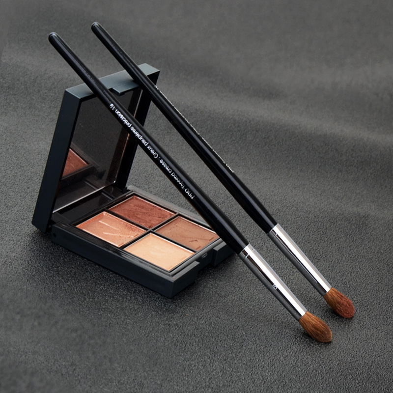 Professional Eyeshadow Brush T - огляд і ціна Beauty Bay Makeup